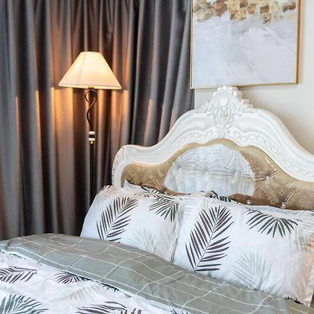 A2J Luxury 2Br Bgc Uptown Suite Near Uptown Mall Manilla Buitenkant foto