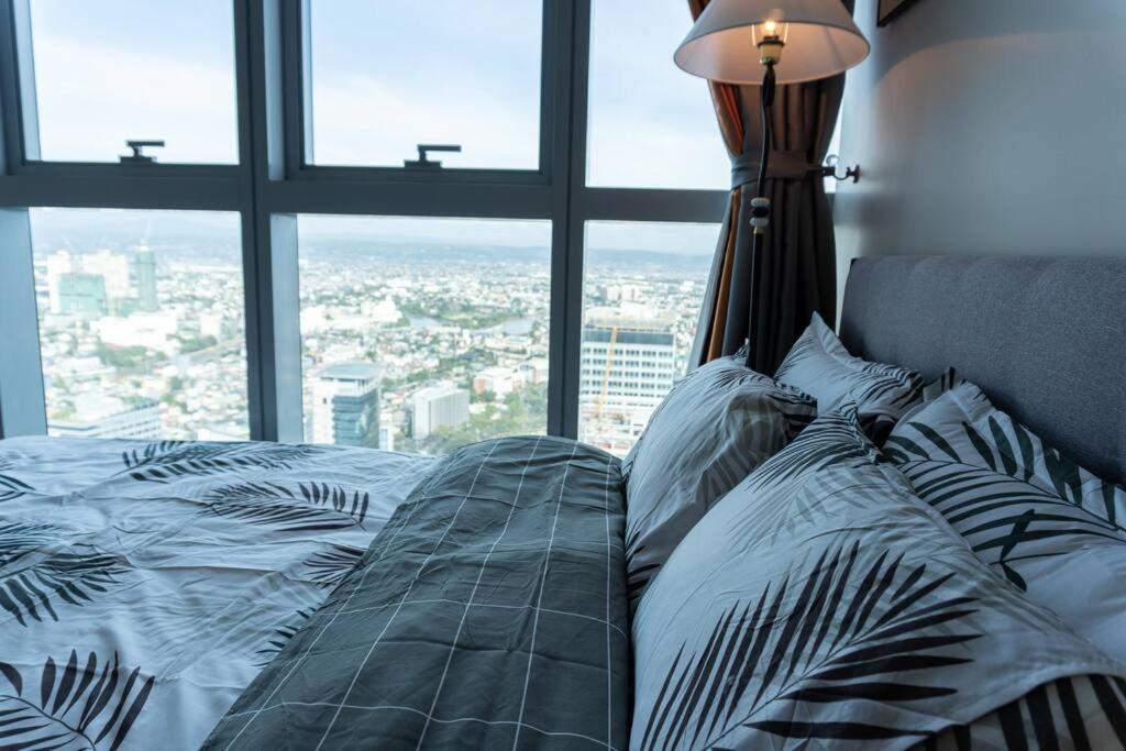 A2J Luxury 2Br Bgc Uptown Suite Near Uptown Mall Manilla Buitenkant foto