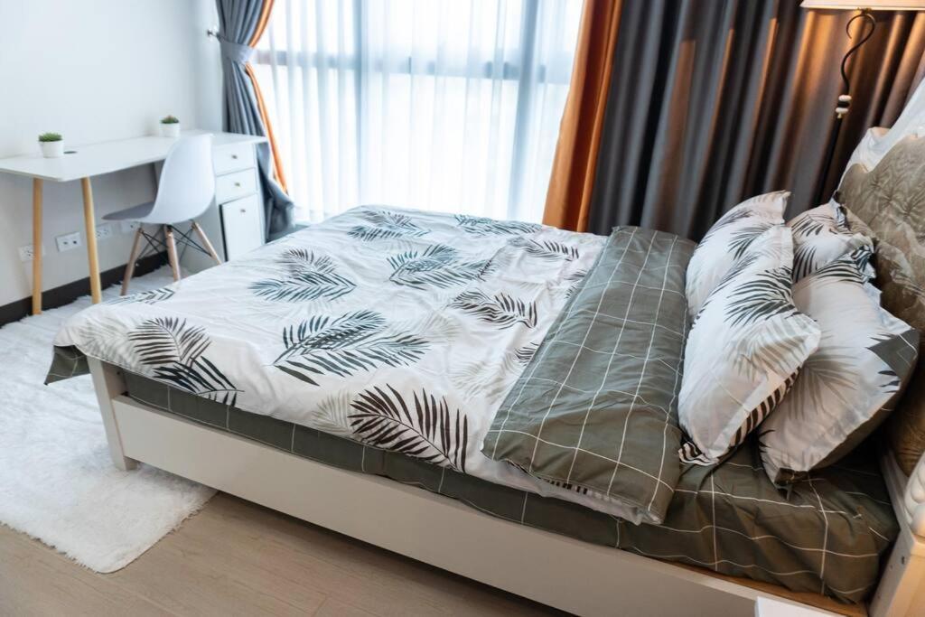 A2J Luxury 2Br Bgc Uptown Suite Near Uptown Mall Manilla Buitenkant foto