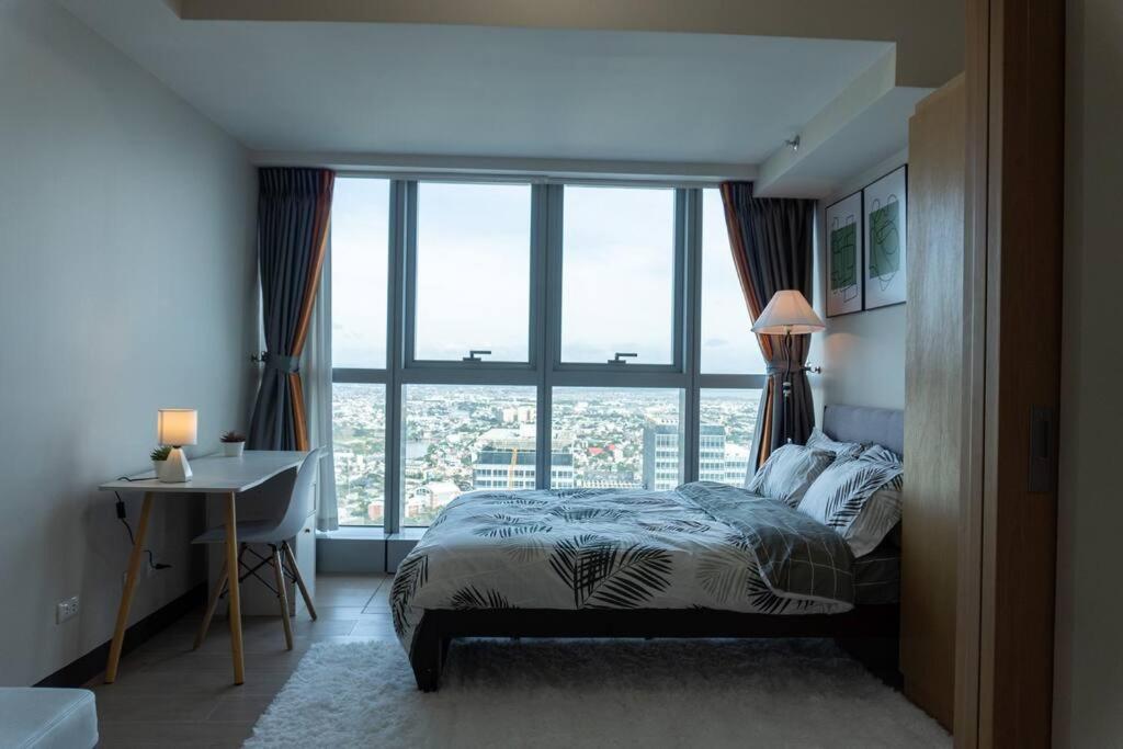 A2J Luxury 2Br Bgc Uptown Suite Near Uptown Mall Manilla Buitenkant foto