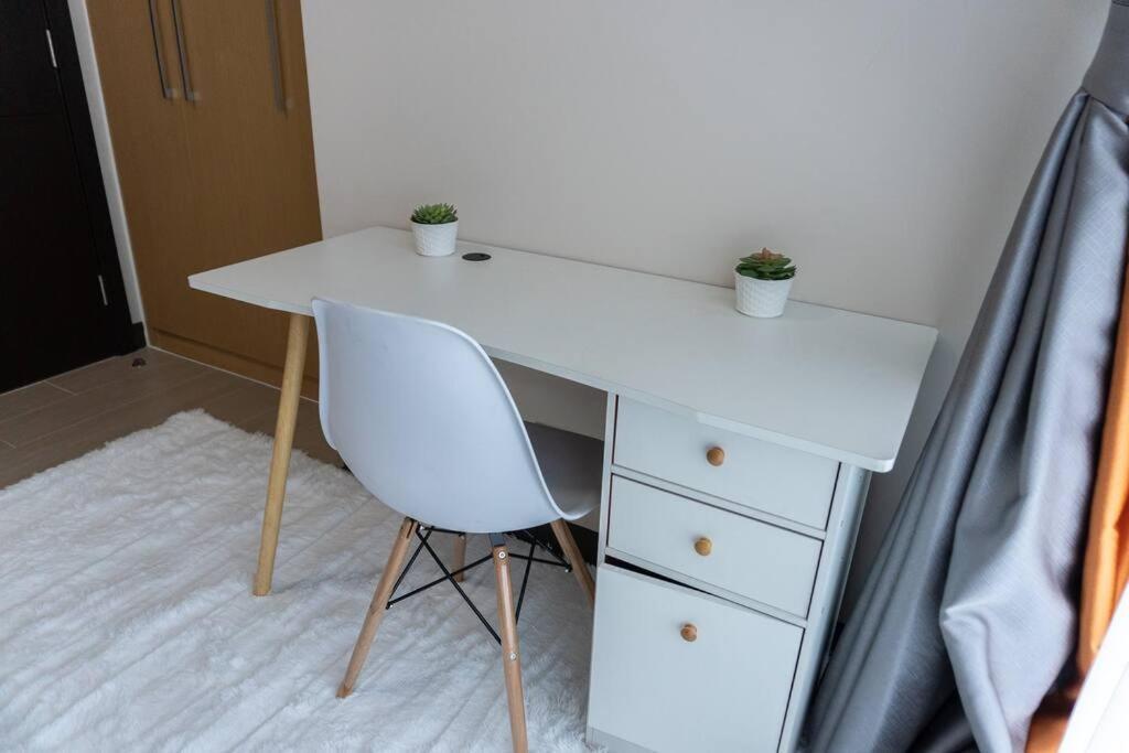 A2J Luxury 2Br Bgc Uptown Suite Near Uptown Mall Manilla Buitenkant foto