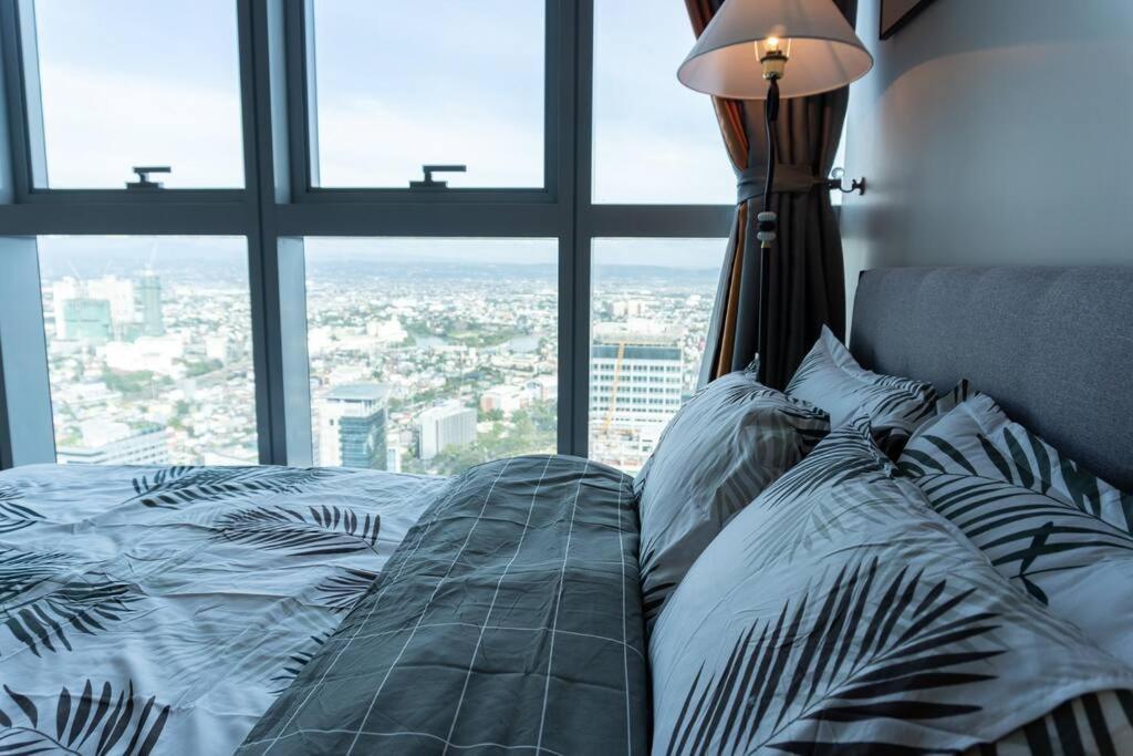 A2J Luxury 2Br Bgc Uptown Suite Near Uptown Mall Manilla Buitenkant foto